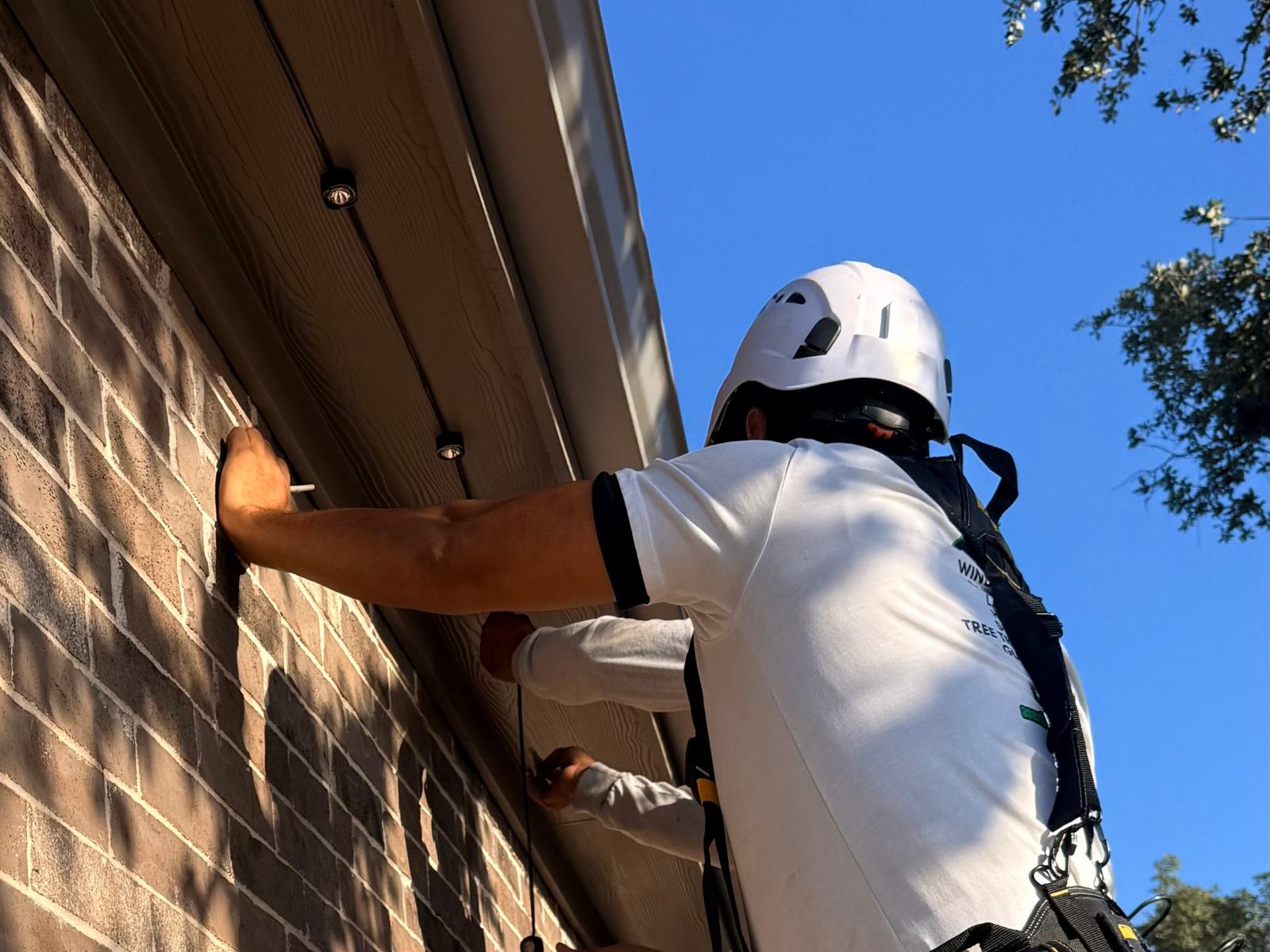 Installing permanent LED roofline lighting